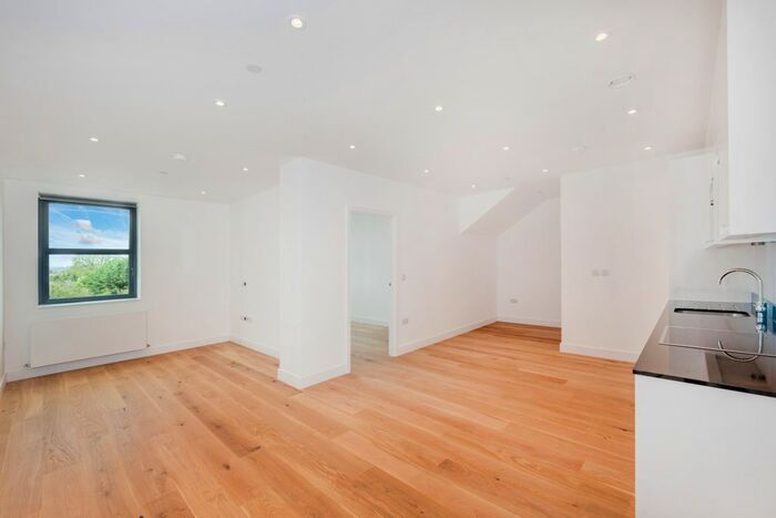 2 Bedroom Flat To Rent In Bridge Rd, London, KT16