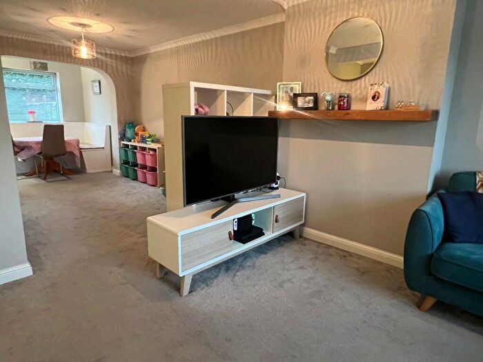 3 Bedroom Semi-Detached House For Sale In Wainbridge Crescent, BS35