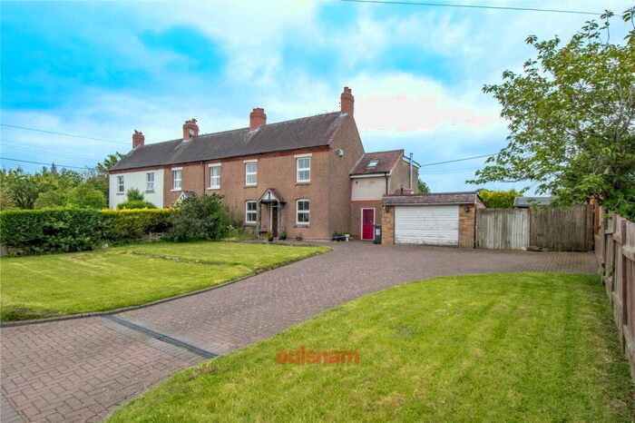 4 Bedroom End Of Terrace House For Sale In Stourbridge Road, Fairfield, Bromsgrove, Worcestershire, B61