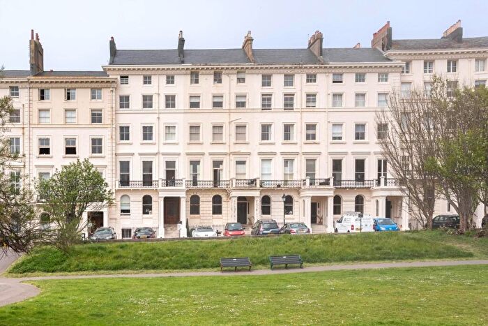 2 Bedroom Apartment For Sale In Adelaide Crescent, Hove, BN3