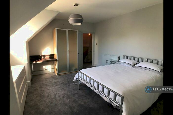 1 Bedroom Flat To Rent In Birch Grove, Lee Green, SE12