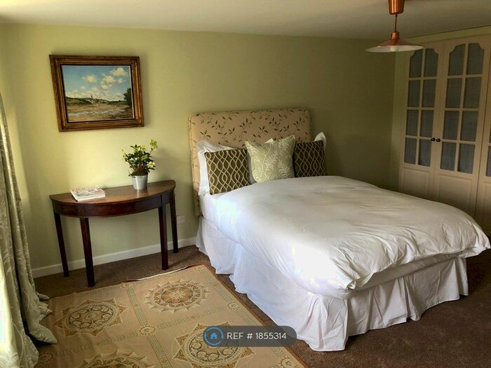 2 Bedroom Flat To Rent In The, Hunts Green, Newbury, RG20