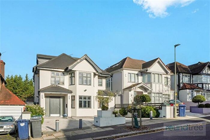 5 Bedroom Detached House For Sale In Edgeworth Crescent, Hendon, NW4