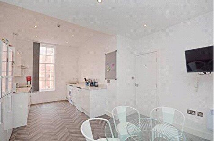 3 Bedroom Flat To Rent In Rockingham Lane, Sheffield, South Yorkshire, S1