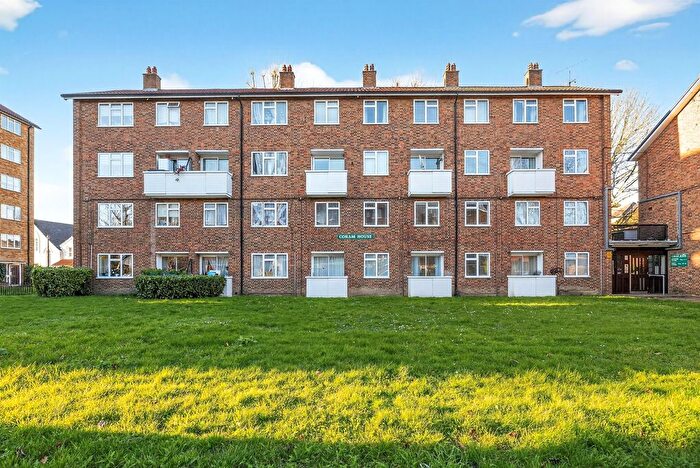 2 Bedroom Flat For Sale In Wood Street, London, W4