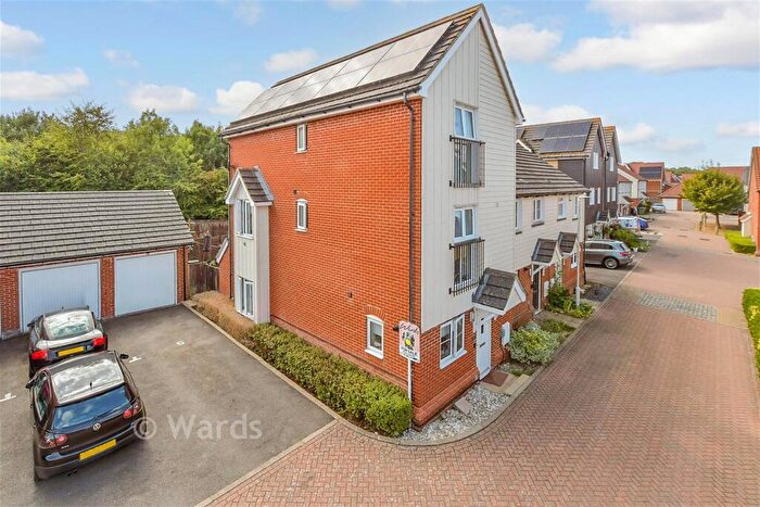 4 Bedroom Town House For Sale In Fraser Way, Folkestone, Kent, CT18