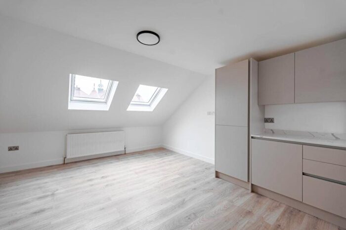 2 Bedroom Flat To Rent In Leopold Road, Willesden, London, NW10
