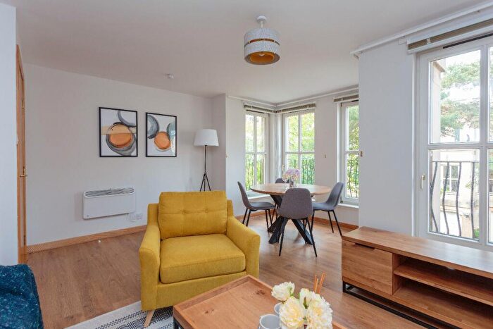 2 Bedroom Flat To Rent In Gayfield Close, Edinburgh, EH1