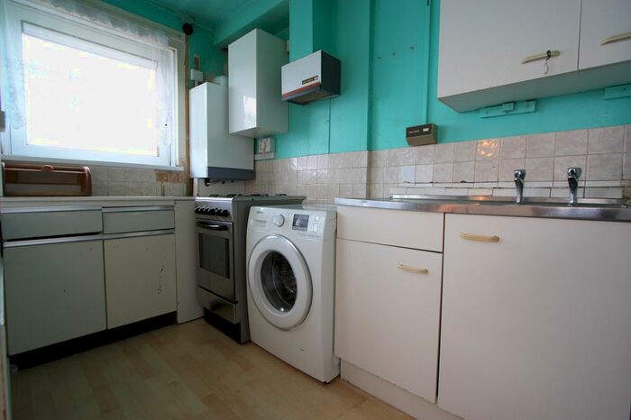 2 Bedroom Flat To Rent In Wandsworth Road, Clapham, SW8