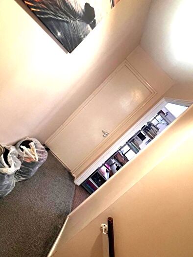 2 Bedroom Flat To Rent In Chelmer Crescent, Barking, IG11