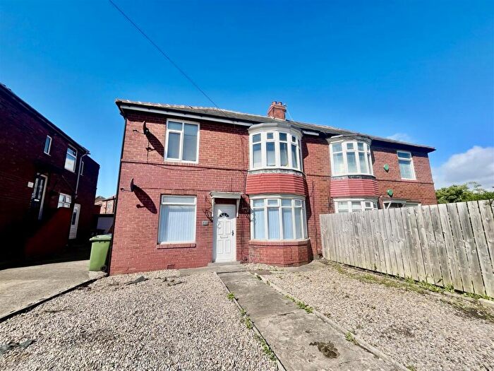 2 Bedroom Flat To Rent In Charnwood Gardens, Low Fell, NE9