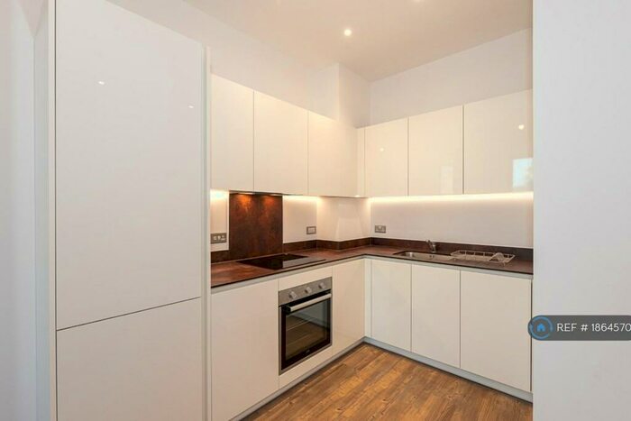 1 Bedroom Flat To Rent In Central House, Great Warley, Brentwood, CM13