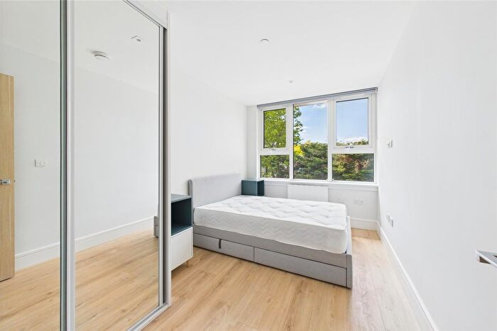 1 Bedroom Flat To Rent In Imperial Drive, Harrow, HA2