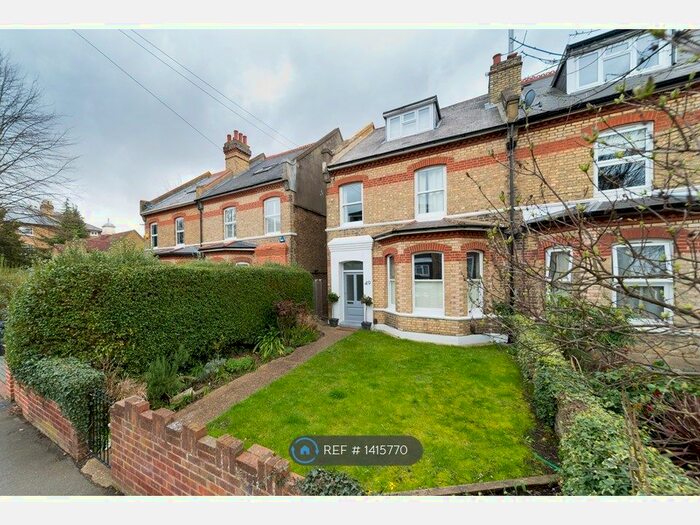 2 Bedroom Flat To Rent In King Charles Road, Surbiton, KT5