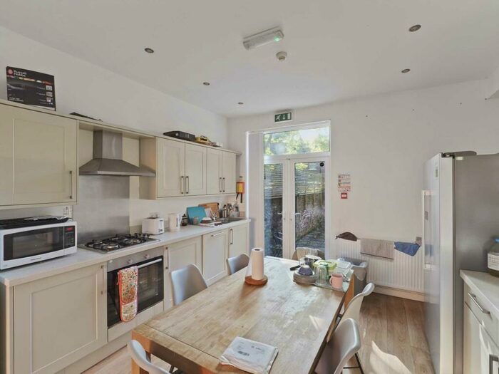 6 Bedroom Terraced House To Rent In Landcross Road, Fallowfield, M14