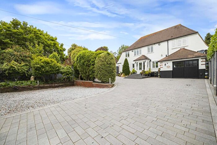4 Bedroom Detached House For Sale In Summerhouse Drive, Bexley, DA5