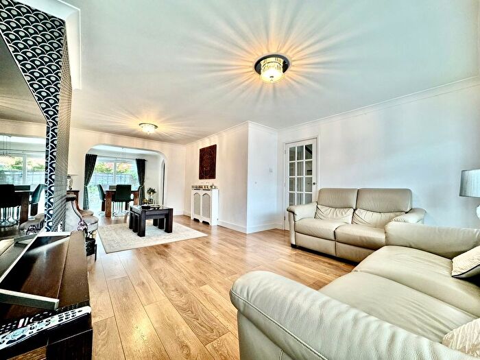 5 Bedroom Semi-Detached House For Sale In Berkshire Drive, Tilehurst, Reading, RG31