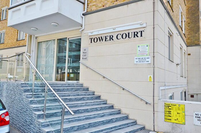 2 Bedroom Apartment To Rent In West Cliff Road, Bournemouth, Dorset, BH2