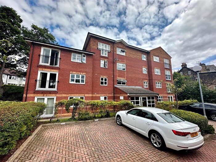 2 Bedroom Flat To Rent In Falkland Rise, Leeds, West Yorkshire, LS17