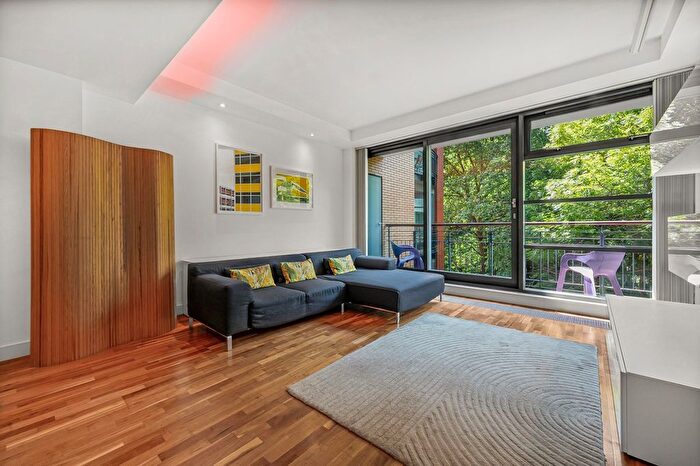 2 Bedroom Flat To Rent In City Road, Islington, EC1Y