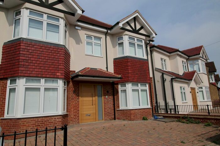 4 Bedroom Detached House To Rent In Headstone Lane, Middlesex, HA2