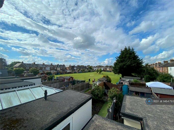 2 Bedroom Terraced House To Rent In Arthur Road, Windsor, SL4