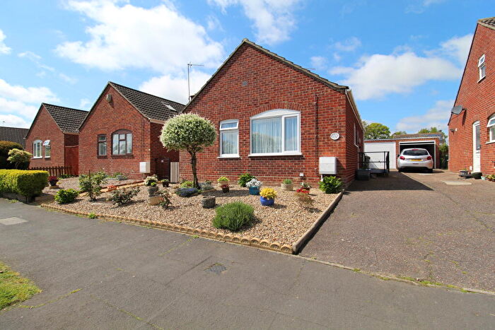 2 Bedroom Bungalow For Sale In Weavers Croft, Harleston, IP20