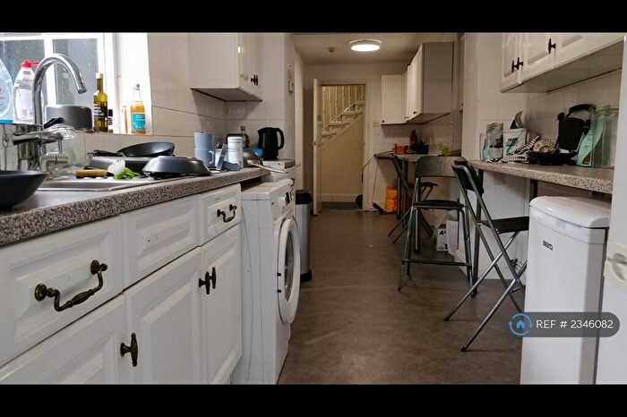 9 Bedroom Semi-Detached House To Rent In West Shrubery, Bristol, BS6