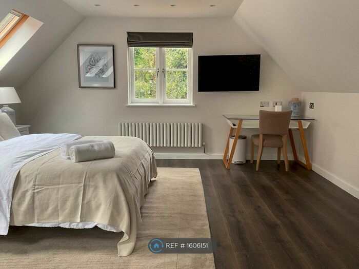 1 Bedroom Flat To Rent In Burfield Road, Old Windsor, Windsor, SL4