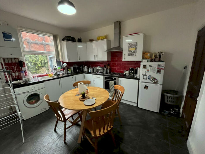 5 Bedroom Terraced House To Rent In Royal Park Road, Leeds, West Yorkshire, LS6