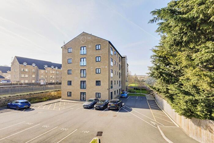 2 Bedroom Flat For Sale In Waterside View, Harrogate Road, Bradford, West Yorkshire, BD10