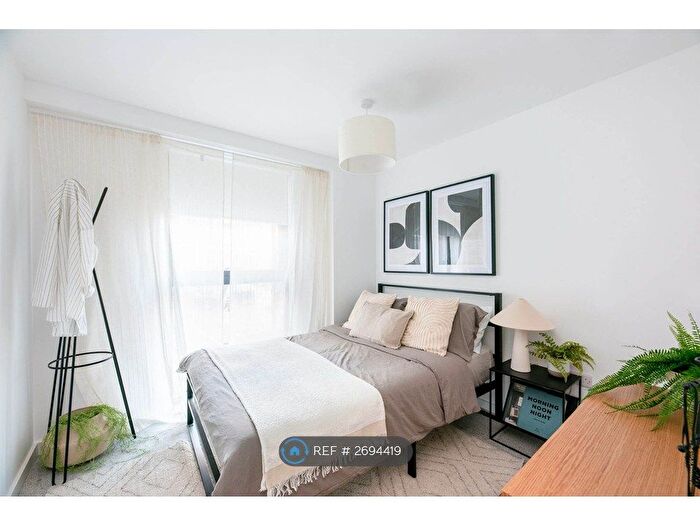 1 Bedroom Flat To Rent In Berkley Square, Salford, M5