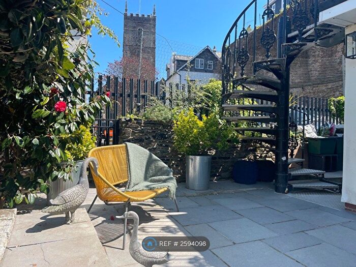 2 Bedroom Flat To Rent In Lake Street, Dartmouth, TQ6
