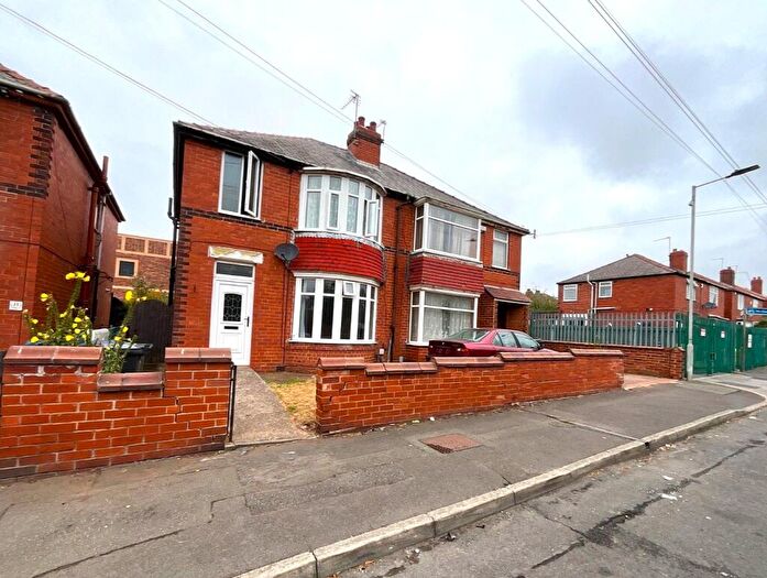 3 Bedroom Semi-Detached House To Rent In Thoresby Avenue, Doncaster, DN4