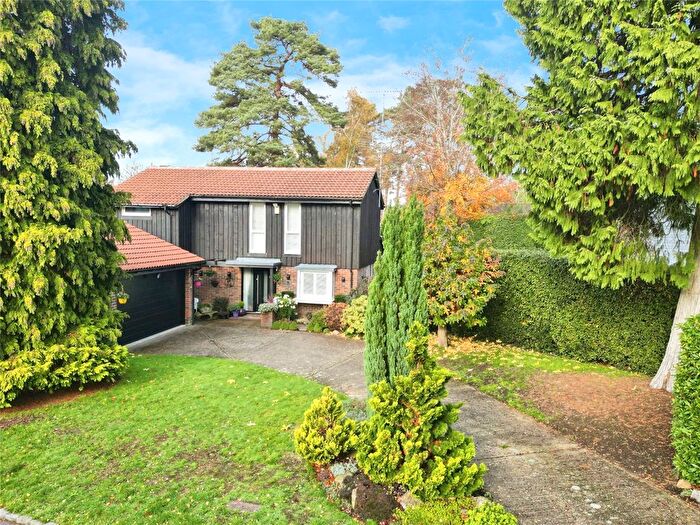 4 Bedroom Detached House For Sale In Greystoke Court, Crowthorne, Berkshire, RG45