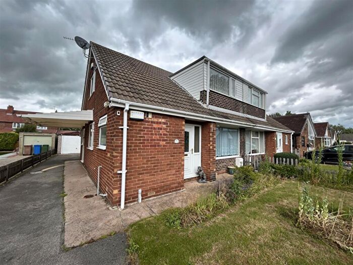 4 Bedroom Semi-Detached Bungalow For Sale In Greenacre Park, Gilberdyke, Brough, HU15