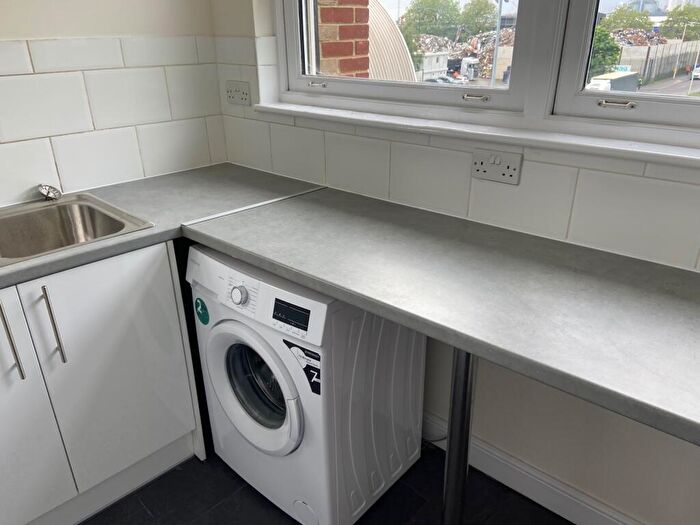 3 Bedroom Flat To Rent In Albert Road, North Woolwich, E16