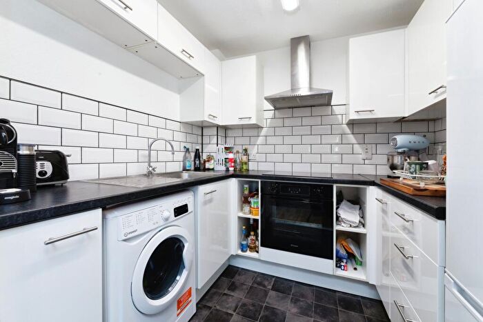 1 Bedroom Flat To Rent In Latchingdon Court, Forest Road, Walthamstow, London, E17