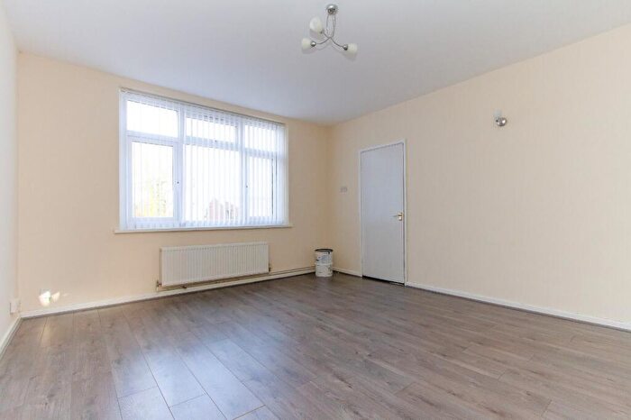 3 Bedroom Semi-Detached House To Rent In Charter Avenue, Coventry, CV4