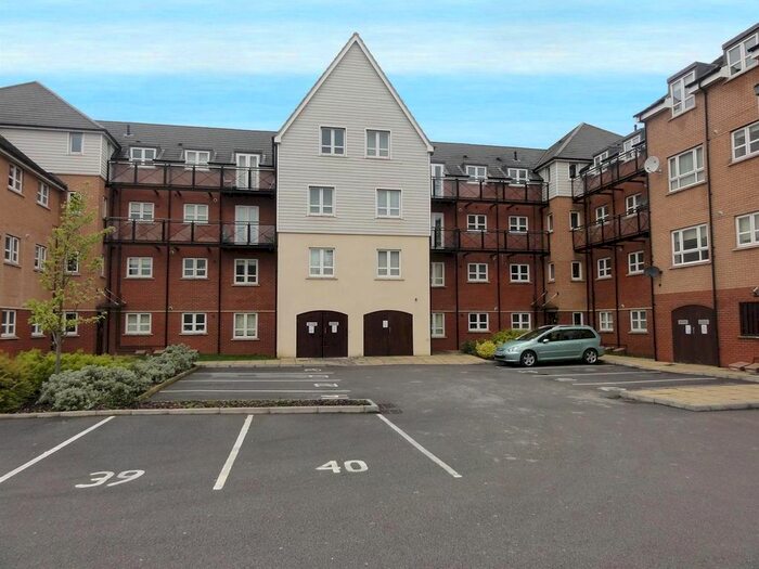 2 Bedroom Flat For Sale In River View, Northampton, NN4