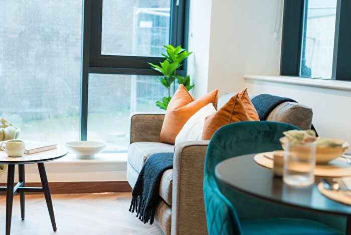 1 Bedroom Flat To Rent In Wade Lane Wade Lane, Leeds, LS2