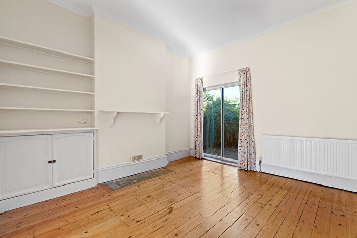 5 Bedroom Semi-detached House To Rent In Barrington Road, London, N8