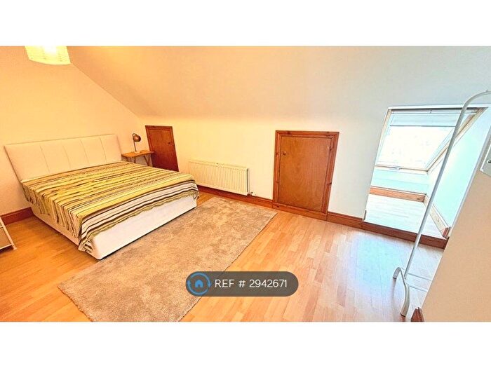 4 Bedroom Semi Detached House To Rent In East Avenue, Hayes, UB3
