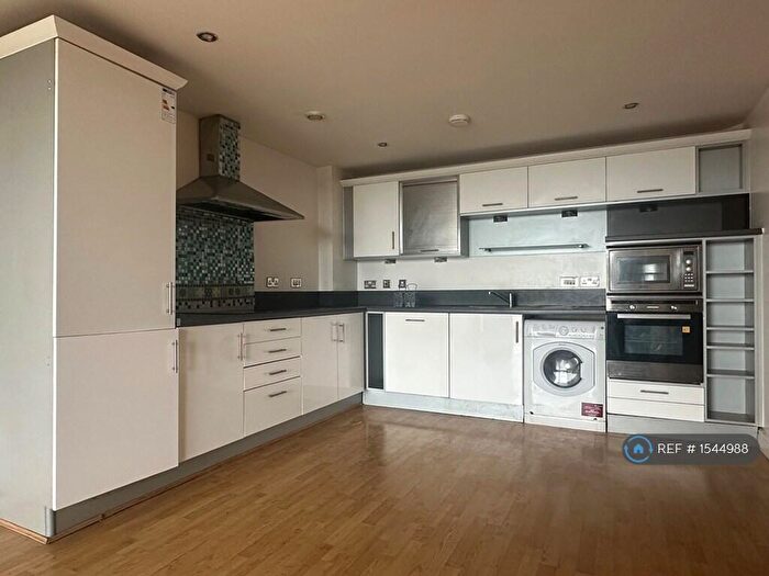 2 Bedroom Flat To Rent In Kingsway, London, N12
