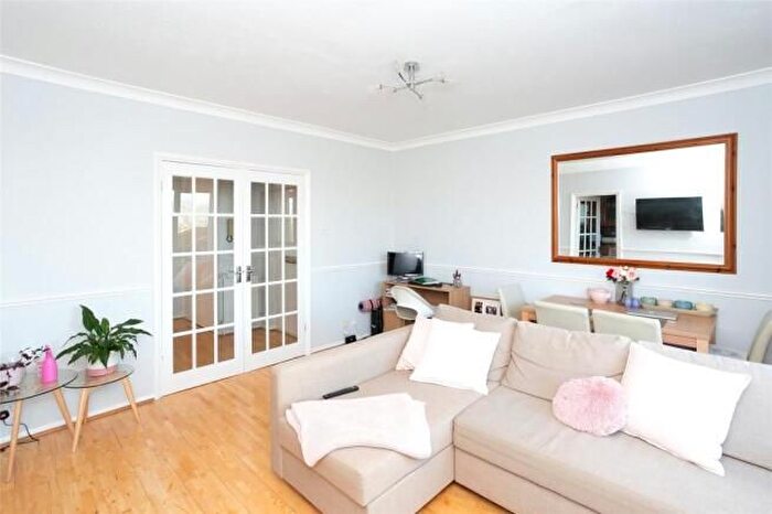 1 Bedroom Flat To Rent In Steeplands, Bushey, WD23