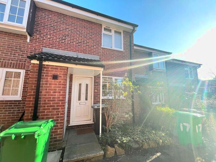 3 Bedroom Terraced House To Rent In Clinton Court, Nottingham, NG1