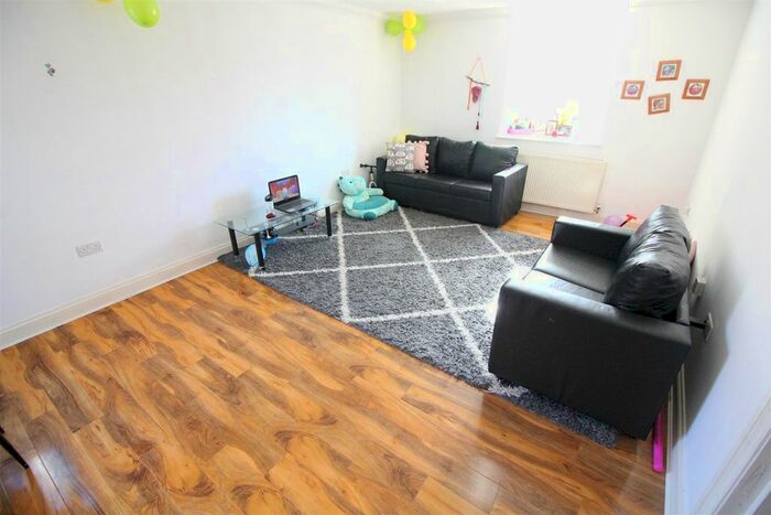 2 Bedroom Flat To Rent In Langley Road, Langley, Slough, SL3