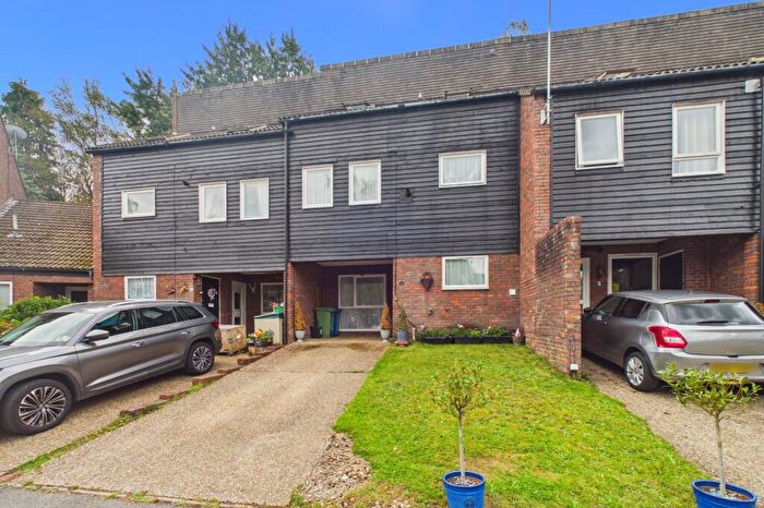 5 Bedroom Terraced House For Sale In Northcott, Bracknell, Berkshire, RG12