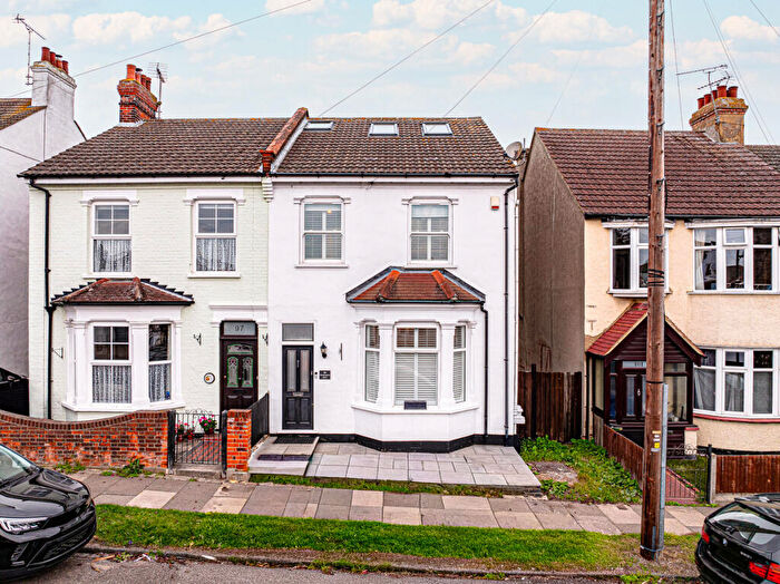 4 Bedroom Semi-Detached House For Sale In Marguerite Drive, Leigh-on-sea, SS9