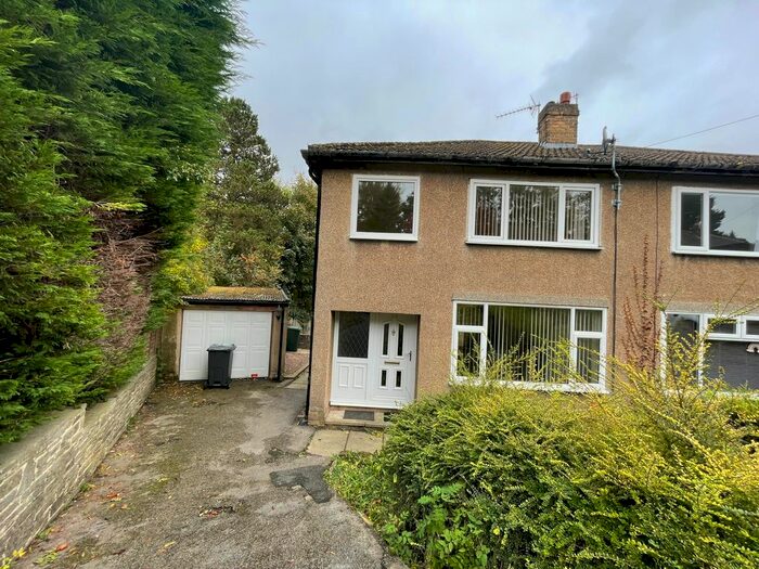 3 Bedroom Property To Rent In Southfield Drive, Riddlesden, Keighley, BD20